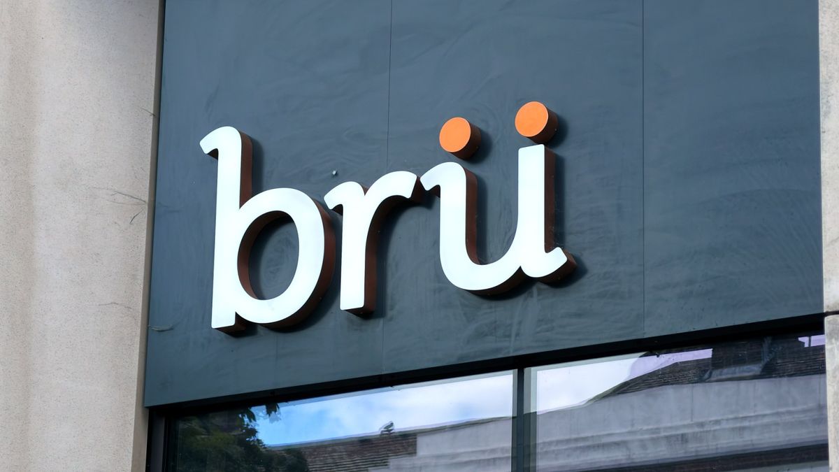 brü coffee and more: a real sign made by Select Print